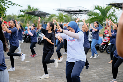 Sesi Pelatihan Pembinaan Fisik dan Mental di Lapangan Terbuka